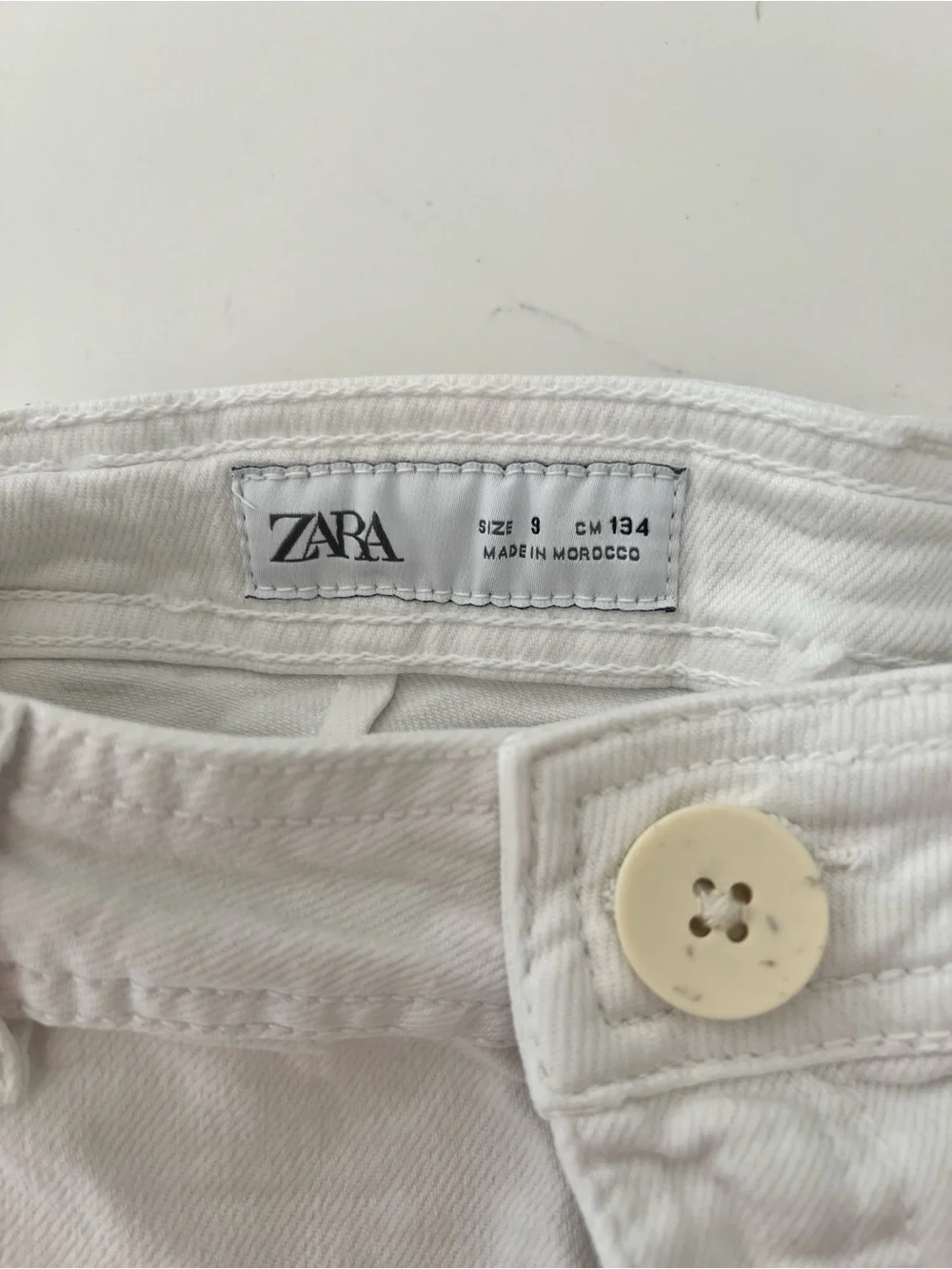 Girls Zara wide-Leg White jeans with raw hem bottom